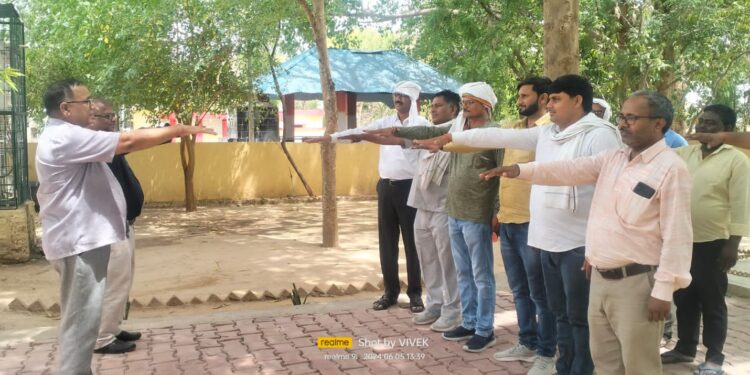 सर्व कल्याण समिति भरथना की बैठक में नव निर्वाचित सांसद श्री जितेन्द्र दोहरे को इटावा क्षेत्र से विजय होने पर हार्दिक शुभकामनाएं