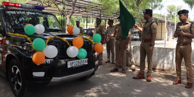 इटावा को आवंटित की गयी 7 स्कोर्पियो कार एवं 02 मोटर साइकिल