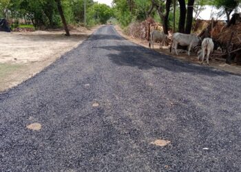 डामरीकरण के नाम पर सिर्फ की गई लीपापोती, अधिकारी बेखबर