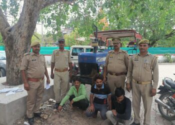 तीन चोरों को ट्रैक्टर ट्रॉली सहित किया गिरफ्तार