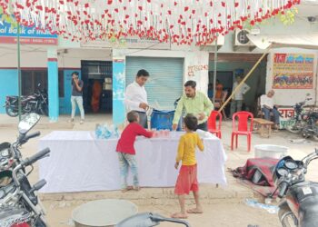 सेंट्रल बैंक के द्वारा आज शरवत वितरण का किया गया आयोजन