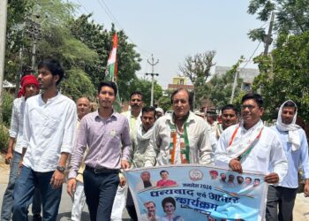 कांग्रेस नेताओं ने बुधवार को भरथना विधानसभा अंतर्गत धन्यवाद एवं आभार यात्रा निकाली,यात्रा