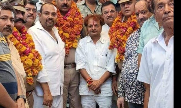 उत्तर प्रदेश उद्योग व्यापार प्रतिनिधि मंडल भरथना ने सीओ भरथना व थाना प्रभारी का किया सम्मान