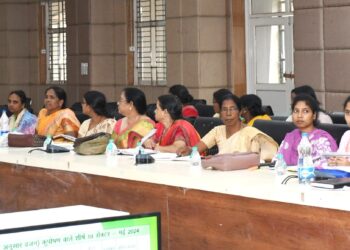 जिला कलेक्टर ने ली महिला बाल विकास विभाग की समीक्षा बैठक