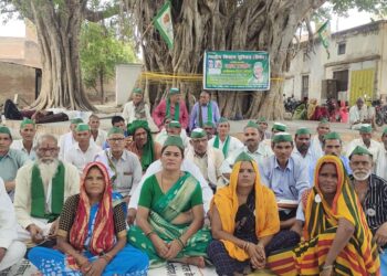 ग्रामीण समस्याओं को लेकर किसान युनियन टिकैत गुट पदाधिकारियों ने दिया धरना