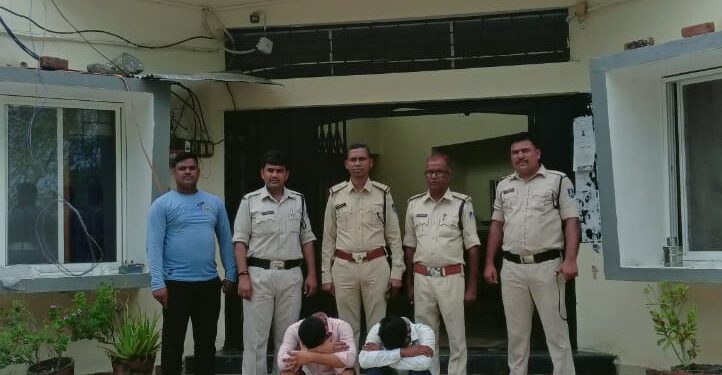पुलिस ने किया गौ वंश व अवैध शराब की तस्करी करने वाले दो आरोपीयों को गिरफ्तार।
