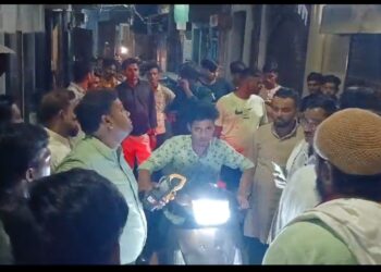 रात होते ही बिजली विभाग ने चलाया चेकिंग अभियान.