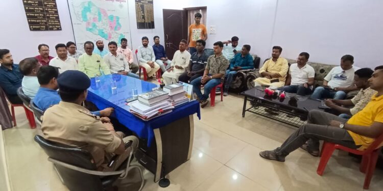 मोहर्रम त्यौहार को शांति सौहद्र पूर्वक मनाने हेतु थाना परिषद में बैठक