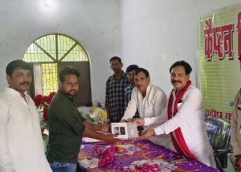 मोबाइल/टेबलेट से छात्र शिक्षा को बेहतर बनाएं और तकनीक के सदुपयोग से तरक्की हासिल करे