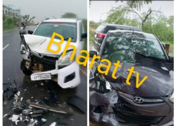 इटावा में आमने-सामने हुई दो कारों की भिड़ंत