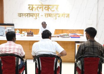 बलरामपुर कलेक्टर ने ली बिजली विभाग की बैठक