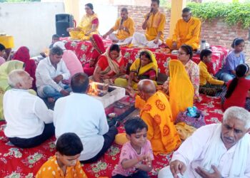 भरथना नगर के गायत्री नगर स्थित गायत्री शक्तिपीठ  पर अखिल विश्व गायत्री  परिवार के संस्थापक परम पूज्य गुरुदेव पंडित श्रीराम शर्मा आचार्य जी एवं परम वंदनीय माता भगवती देवी जी का भाव भरा श्रद्धापूर्वक पूजन नगर व क्षेत्र के भाई बहनों ने किया।