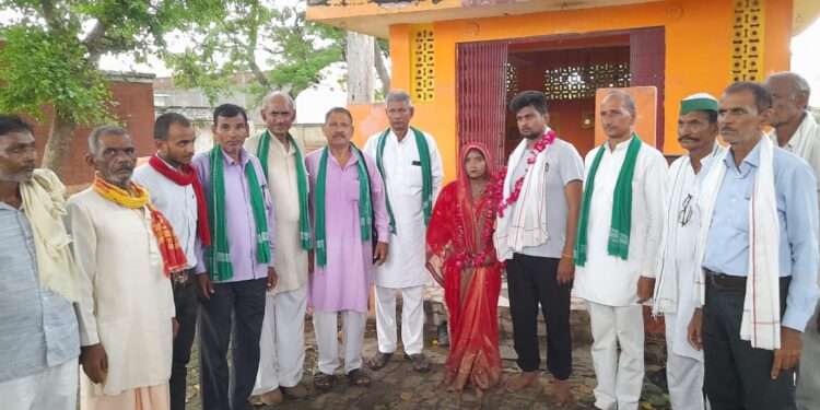 आखिर प्रेम चढ़ा परवान.मन्दिर मे रचाया विवाह.काफी दिनों से रह रहे थे लिव इन रिलेशनशिप में