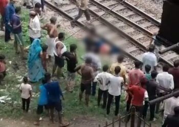वंदे भारत ट्रेन की चपेट में आने से महिला की मौत हो गई।