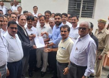 हरदोई कांड से नाराज अधिवक्ताओं ने एसडीएम को ज्ञापन सौप कर आरोपियों की शीघ्र गिरफ्तारी