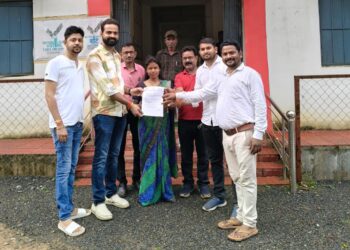 बलरामपुर में NH-343 पर जानलेवा गड्डों की समस्या: युवा कांग्रेस ने कलेक्टर को ज्ञापन सौंपा, 10 दिन में मरम्मत की मांग