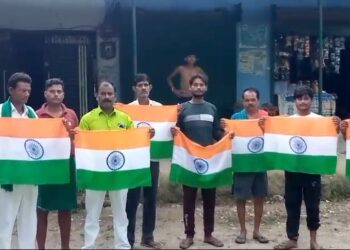 जगह जगह माध्यमिक व पूर्व माध्यमिक विद्यालयों में स्वतंत्रता दिवस बड़ी धूमधाम से मनाया गया