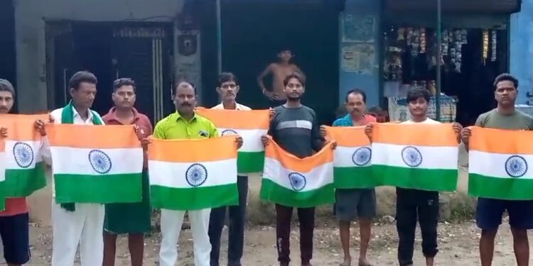 जगह जगह माध्यमिक व पूर्व माध्यमिक विद्यालयों में स्वतंत्रता दिवस बड़ी धूमधाम से मनाया गया