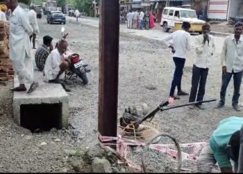 ठेकेदार की मनमानी से ग्रामीण जन हो रहे परेशान 
