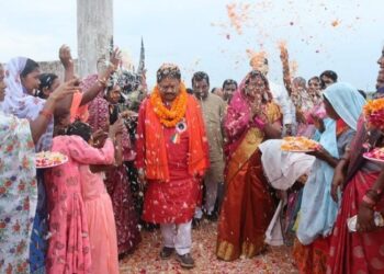 कुसमी में पूर्व विधायक सिद्धनाथ पैकरा का जन्मदिन और शिक्षक दिवस धूमधाम से मनाया गया