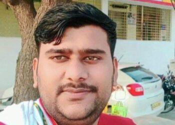 युवक ने मरने से पहले बनाया वीडियो, अखिलेश यादव से लगाई गुहार, पत्नी सहित ससुराल वालों पर लगाया आरोप