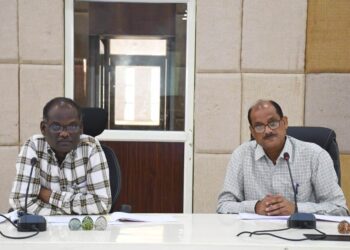 बलरामपुर कलेक्टर ने ली शिक्षा विभाग की समीक्षा बैठक…
