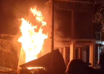 यूपी : डीजल की दुकान में लगी भीषण आग 