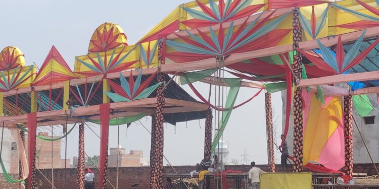 भरथना कस्बा के मोहल्ला मोतीगंज स्थित पीतल वालों के हाता में शारदीय नवरात्रि पर्व पर श्रीनवदुर्गा