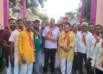 शरदीय नवरात्रि के पावन पर्व पर श्रीनवदुर्गा पूजा महोत्सव की 108 मंगल कलश यात्रा के साथ शुभारंभ हुआ
