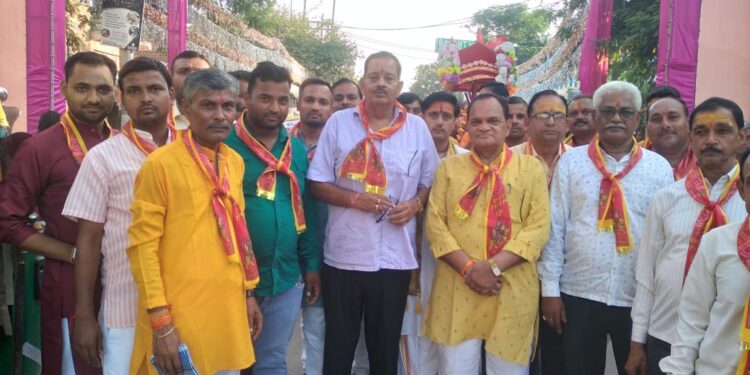शरदीय नवरात्रि के पावन पर्व पर श्रीनवदुर्गा पूजा महोत्सव की 108 मंगल कलश यात्रा के साथ शुभारंभ हुआ