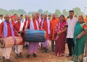 सामरी विधायक उद्देश्वरी पैकरा ने परसागूड़ी में मनाया करमा त्योहार..