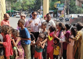 मारवाड़ इंटर कॉलेज के सामने हैप्पी मैरिज हॉल के गेट पर इंडियन ह्यूमन राइट्स ऑर्गनाइजेशन