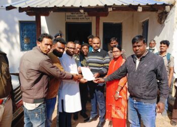 कुसमी: युवा कांग्रेस ने किसानों के हक में किया प्रदर्शन, तहसीलदार को सौंपा ज्ञापन..