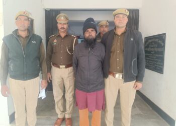 नाबालिग पुत्री से छेड़छाड़ करने का आरोप