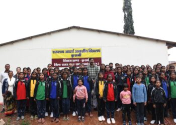 कुसमी: कलेक्टर ने किया एकलव्य आवासीय विद्यालय का निरीक्षण