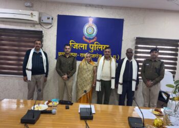बलरामपुर: पुलिस विभाग के तीन सम्मानित अधिकारी सेवा निवृत्त, पुलिस अधीक्षक ने किया सम्मानित..