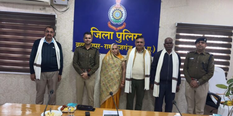 बलरामपुर: पुलिस विभाग के तीन सम्मानित अधिकारी सेवा निवृत्त, पुलिस अधीक्षक ने किया सम्मानित..