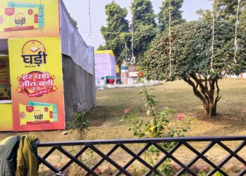 नुमाइश प्रदर्शनी के गार्डन में प्रशासन ने लगवाई दुकाने, सुंदरीकरण हुआ खत्म
