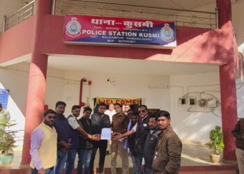 कुसमी: ठेकेदार ने पत्रकार अमित सिंह को जान से मारने की धमकी दी, पत्रकारों ने कुसमी थाने में सख्त कार्रवाई करने की मांग..