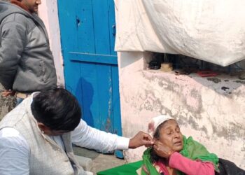 बलरामपुर.उतरौला विधानसभा के ग्राम कापोवा में दबंग महिलाओं और पुरुषों ने दुकानदार पर बरपाया कहर पीड़ित महिला का फटा सर
