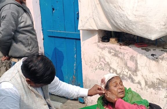 बलरामपुर.उतरौला विधानसभा के ग्राम कापोवा में दबंग महिलाओं और पुरुषों ने दुकानदार पर बरपाया कहर पीड़ित महिला का फटा सर