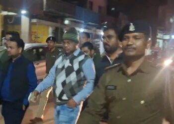 कुसमी: आदर्श आचार संहिता के तहत कुसमी थाना पुलिस द्वारा फ्लैग मार्च..