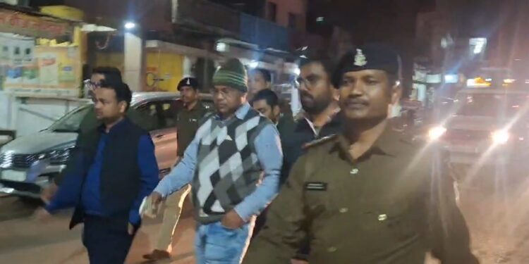 कुसमी: आदर्श आचार संहिता के तहत कुसमी थाना पुलिस द्वारा फ्लैग मार्च..