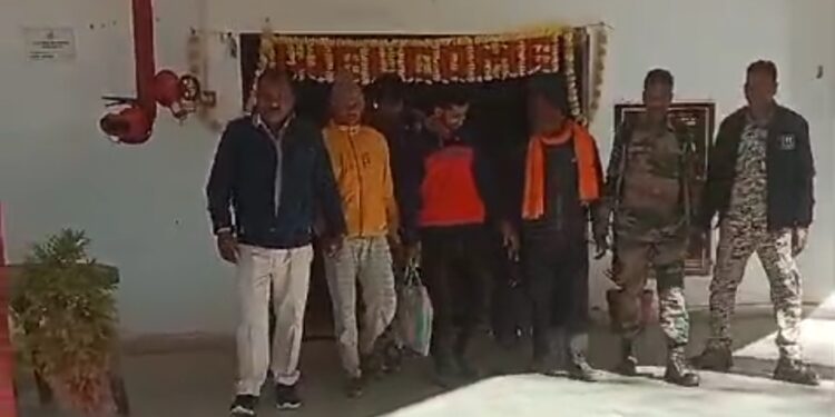 कुसमी पुलिस ने 7 मवेशियों की तस्करी में शामिल 3 आरोपियों को गिरफ्तार किया, एक फरार.