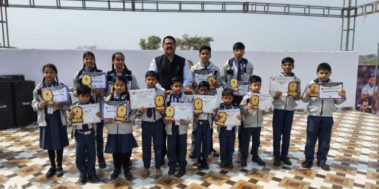 पानकुँवर इंटरनेशनल स्कूल में पुरस्कार वितरण समारोह संपन्न