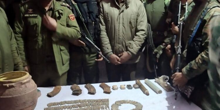 रियासी पुलिस ने शनिवार को रियासी जिले के जमसलान माहौर इलाके के जंगलों से हथियारों और गोला-बारूद का जखीरा बरामद किया।