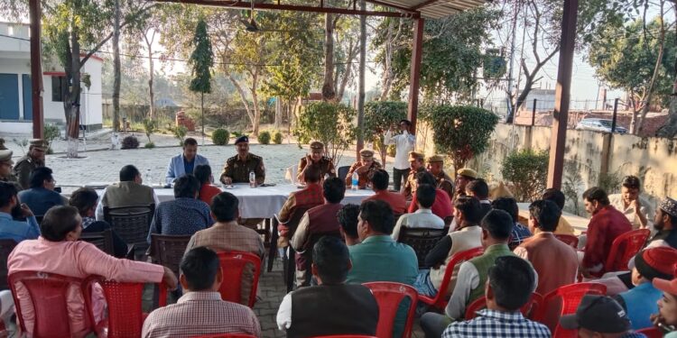 भरथना कोतवाली परिसर में पीस कमेटी की बैठक का आयोजन