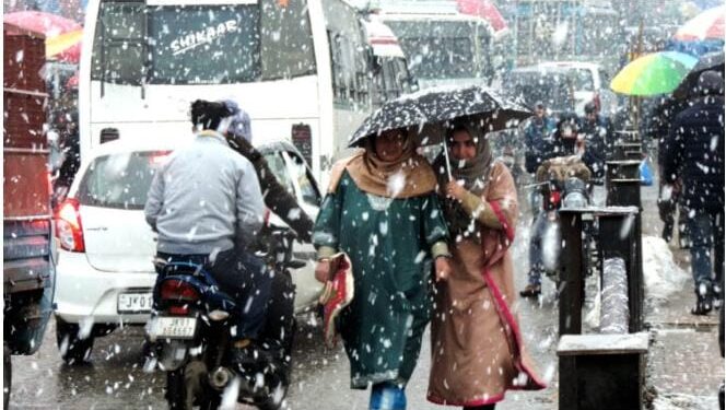 کشمیر میں آج شام سے تین دنوں پر محیط برف و باراں کا سلسلہ شروع ہونے کا امکان