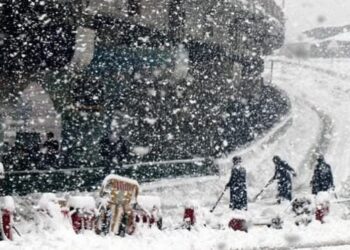 Jammu and Kashmir: Heavy Rains, Fresh Snowfall Bring Down Temperatures