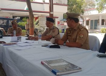 थाना समाधान दिवस में प्रशासनिक-पुलिस अधिकरियों ने समस्याएं सुनी,